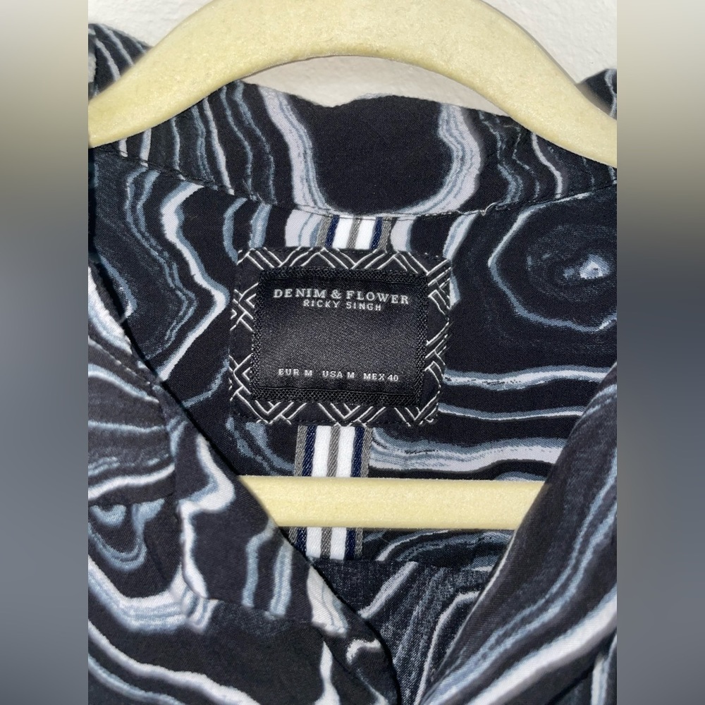 Men’s Pattern Button Down Shirt - image 4